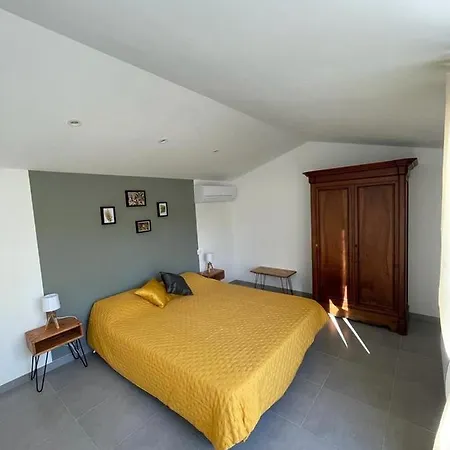 Charmante Avec Piscine Chauffee Et Terrain De Petanque Villa